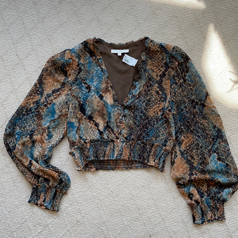 V neck snake print crop top